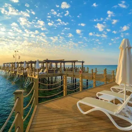 Szálloda Concorde Luxury Resort & Beach Club & Casino 5*