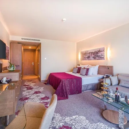 Szálloda Concorde Luxury Resort & Beach Club & Casino 5*